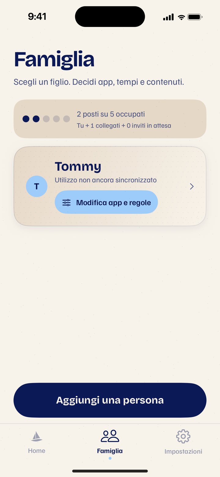 La schermata Famiglia di EverMute: due posti su cinque occupati e il profilo di un figlio con il pulsante Modifica app e regole.