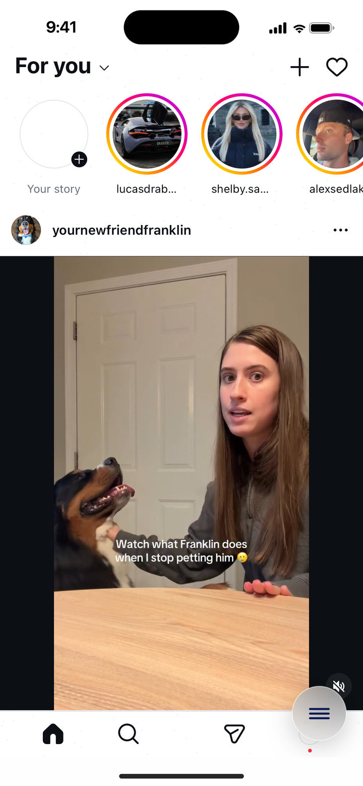 Instagram dentro EverMute: in alto le storie degli amici, sotto un post del feed.